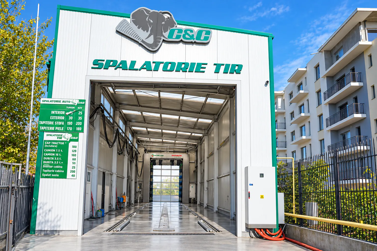 Imagine generată cu AI a halei de spălare TIR C&C, cu portalul automat INTERCLEAN / RAINBOW